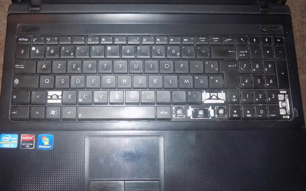 Démonter et remplacer le clavier sur un PC portable Asus - Lecoindunet