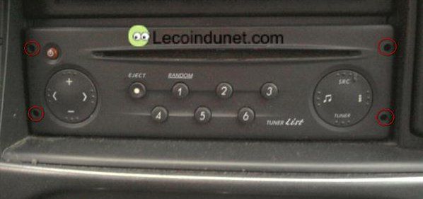 Comment changer l'autoradio Renault Clio 3 ?