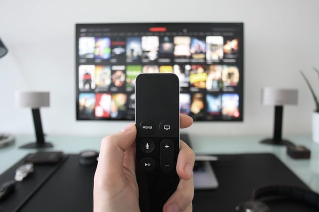 8 solutions pour regarder la TV TNT sans antenne extérieure