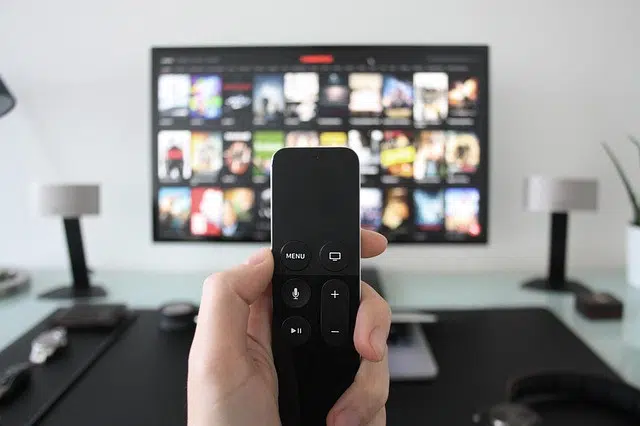 6 solutions pour regarder la TV TNT sans antenne extérieure