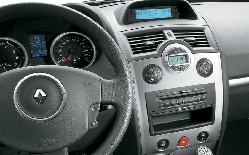 Comment changer l'autoradio Renault Clio 3 ?