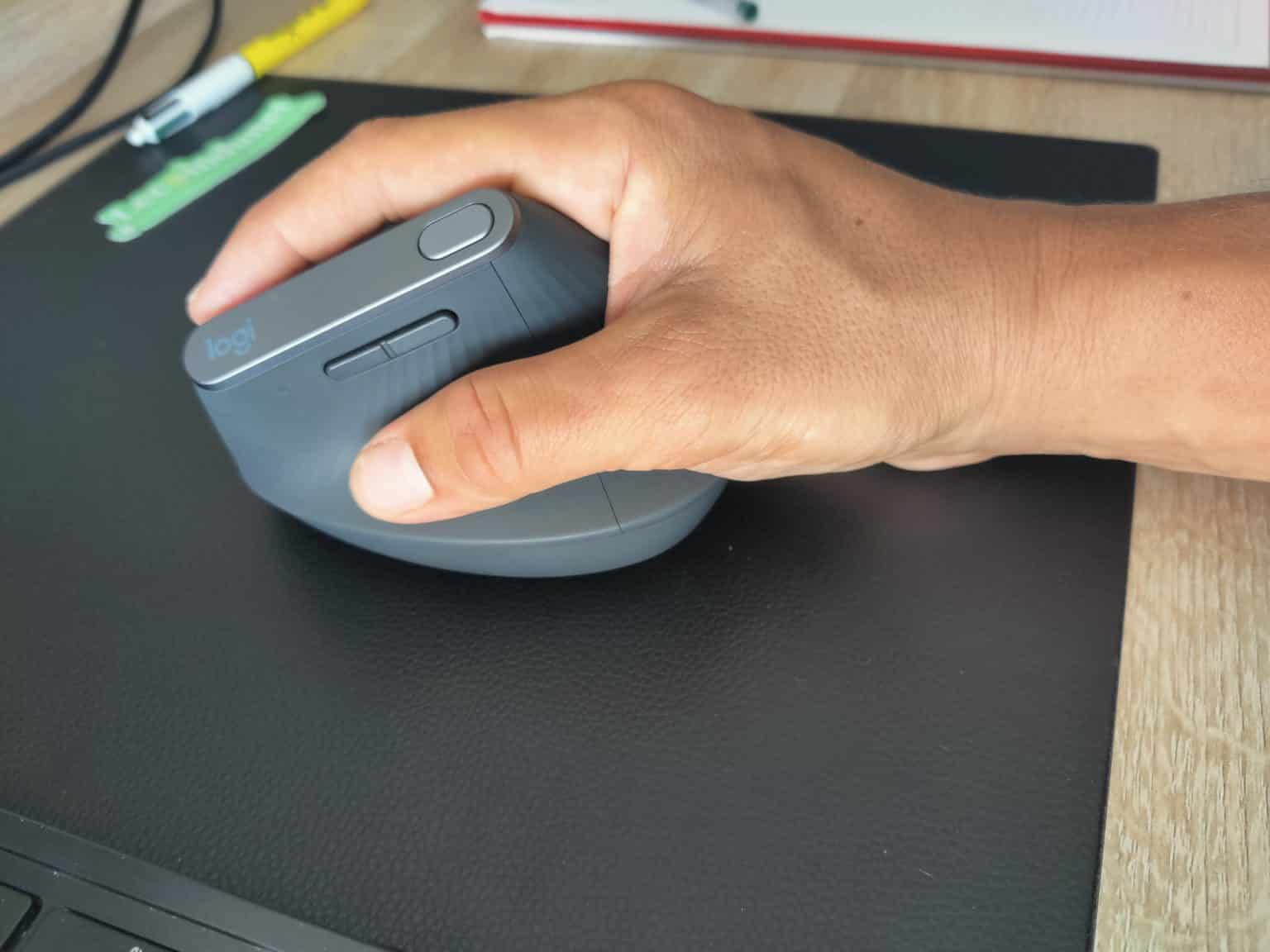 Test Logitech MX Vertical : une souris pas pour les petites mains ...