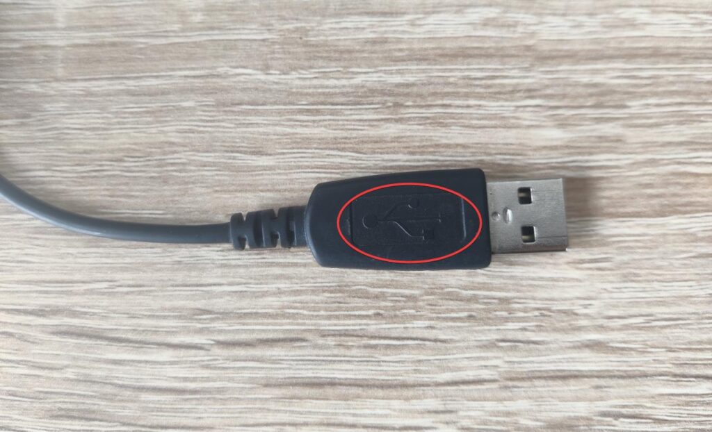 Présence du logo USB sur un câble