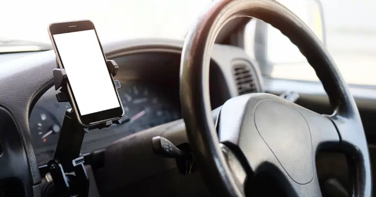 6 supports téléphone pour voiture au meilleur rapport qualité prix